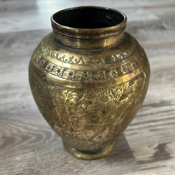 Vintage Etched Brass Vase 6" Middle Eastern Indian Style Decorative Urn Jar - Picture 1 of 6
